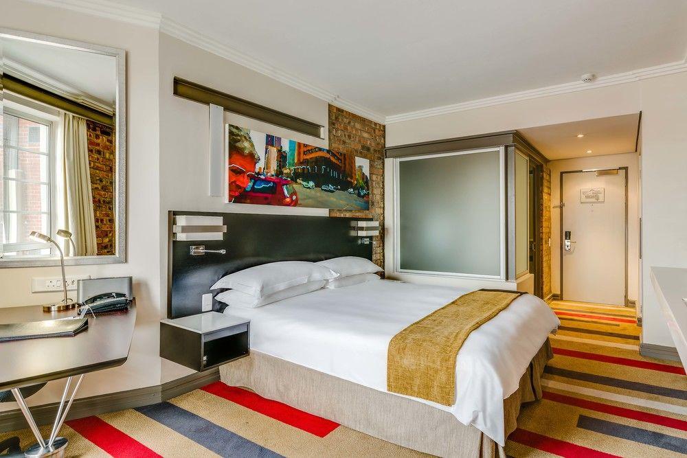 Hotel Garden Court Victoria Junction 4*