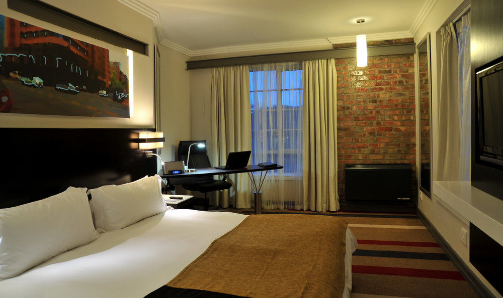 Hotel Garden Court Victoria Junction 4*